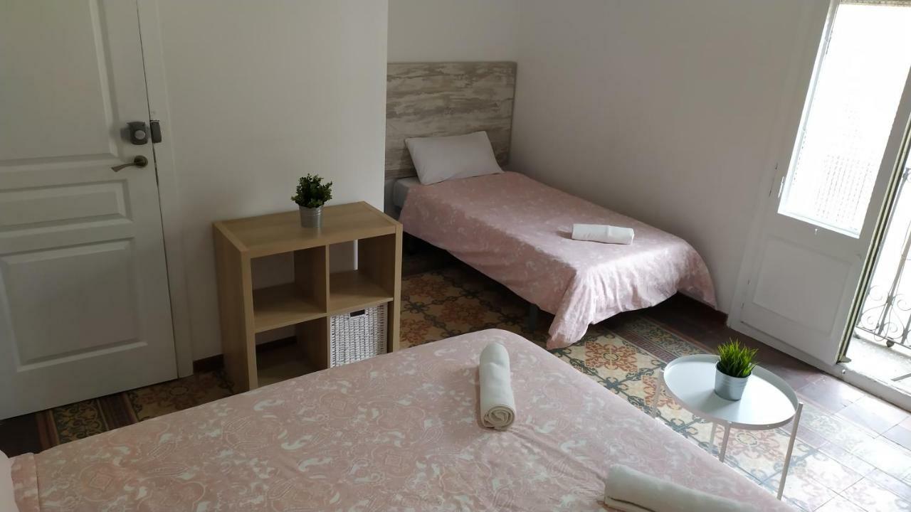 Guest house Break In Gothic Hostal 2*